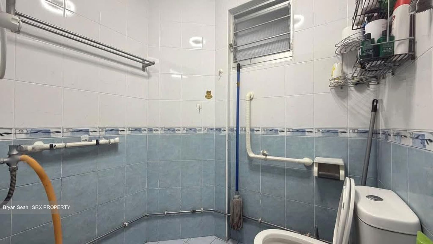 Blk 214 Jurong East Street 21 (Jurong East), HDB 4 Rooms #573189031